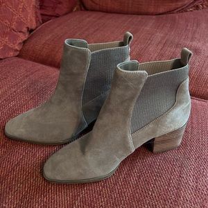 6M Anne Klein Booties